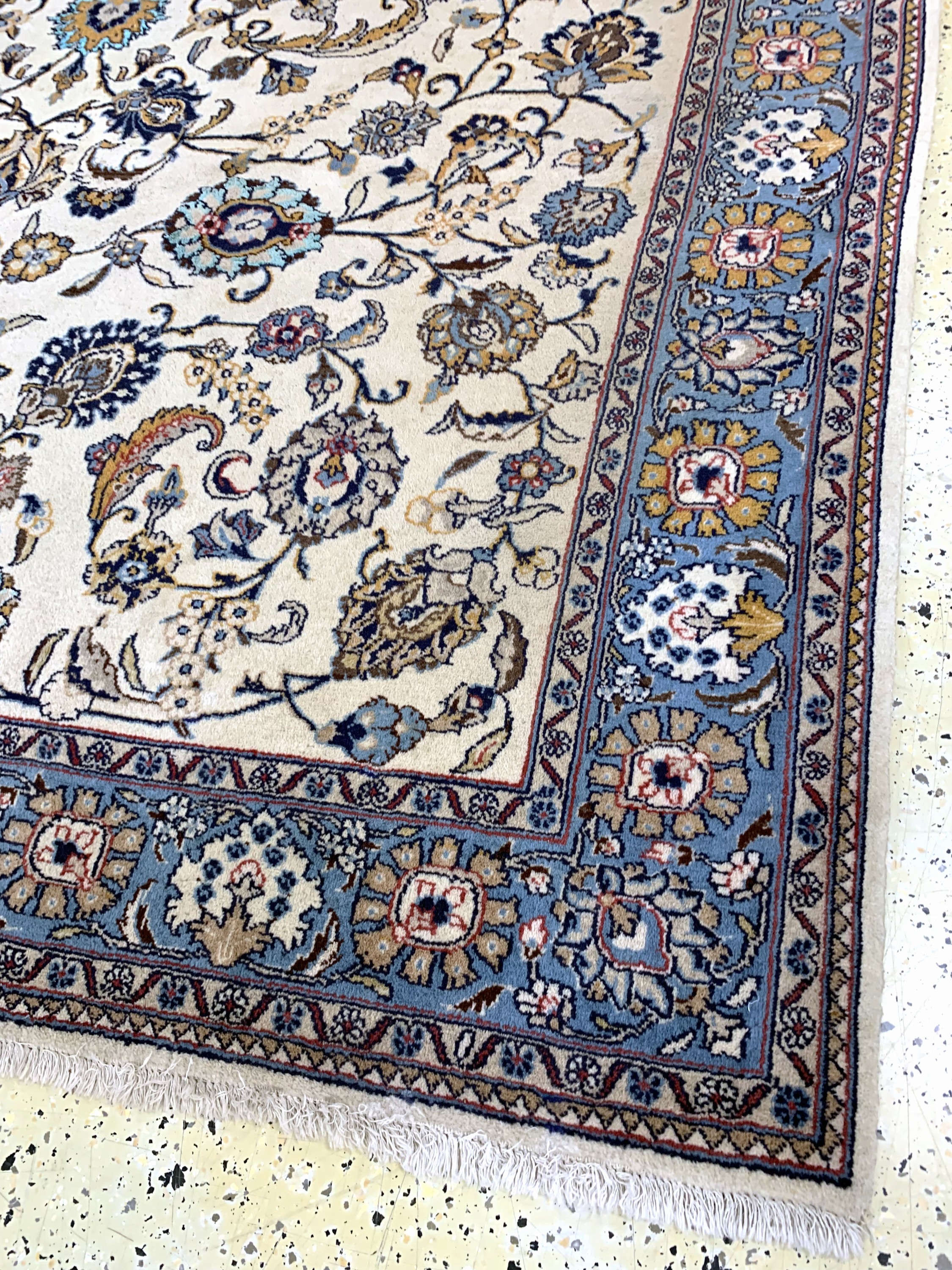 Detail e: Ghom alt, Persien, Mitte 20.Jhd, Wolle mit Seide, ca. 330 x 230 cm, Reinigungsbedürftig, EHZ: 2-3