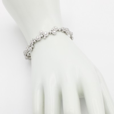 26969832a - Armband mit Brillanten, WG 750/000, verspieltes Design, versetzt gearb., runde Elemente, ...