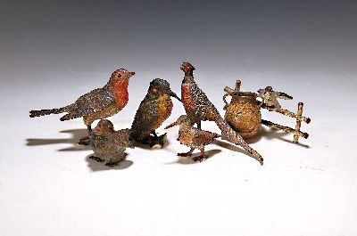 Image 26969835 - 6 Wiener Bronzen, um 1900, , Vogel auf Zaun mit Doppelhenkelgefäß, ...
