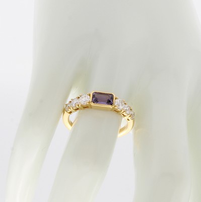 26969857b - Ring mit Saphir und Brillanten, RoséG 750/ 000, pink-lilafarbener Saphir (sehr ...