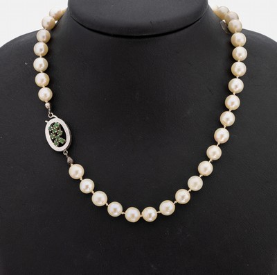 Image 26969862 - Zuchtperl-Collier mit 14 kt Gold Smaragd -Schließe, WG 585/000, Zuchtperlen, D. ...