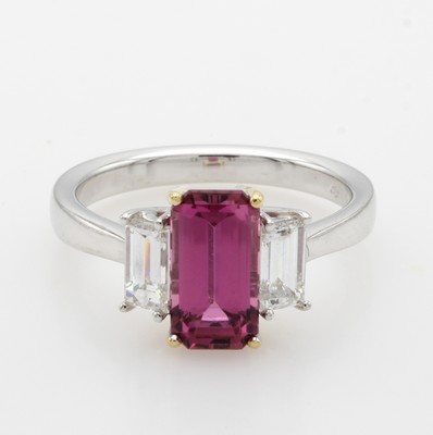 Image 26969871 - Ring mit Turmalin und Diamanten, WG 750/000, rosa Turmalinbaguette ca. 1.57 ct und 2 ...