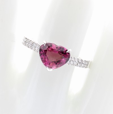 Image 26969875 - Ring mit Saphir und Brillanten, WG 750/000, pinkfarb. Saphirherz ca. 1.60 ct und 16 ...