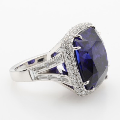 26969881a - Ausgefallener Ring mit Tansanit, Diamanten und Brillanten, WG 750/000, Tansanit ca. ...
