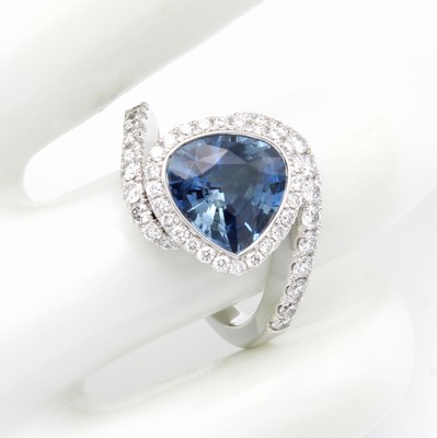 26969891a - Ring mit Aquamarin und Brillanten, WG 750/ 000, Aquamarin von sehr guter Farbe ca. 2.23 ...