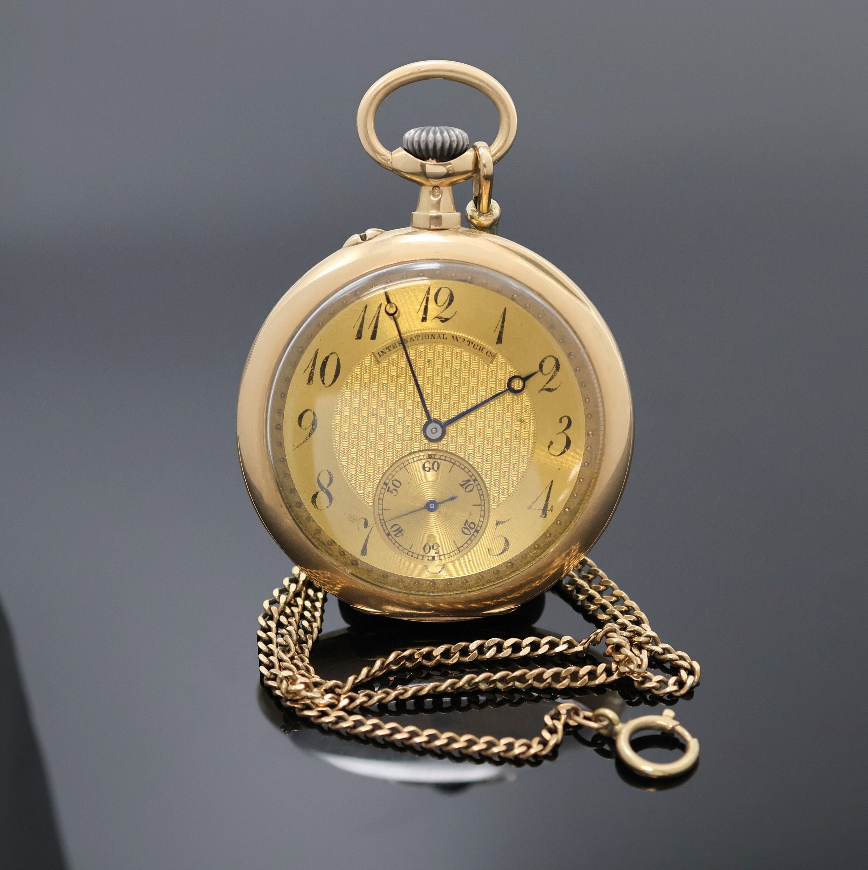 IWC offene Herrentaschenuhr in Roségold 585/000 an Kette in GG 333/000, Schweiz um 1898, glattes Geh. dell., sign. Goldcuvette, gold. guill. ...