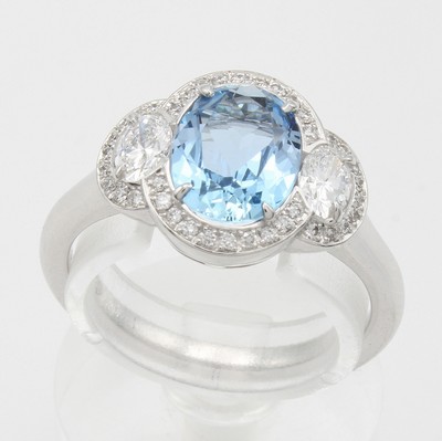 26969931a - Ring mit Aquamarin, Diamanten und Brillanten, WG 750/000, 2 ovale Diam. zus. ca. 0.38 ...