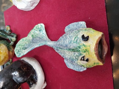 26969932b - 4 Tierfiguren von Elly Steuer Keramik, bunt glasiert, am Boden jeweils monogr., Hahn H. ...