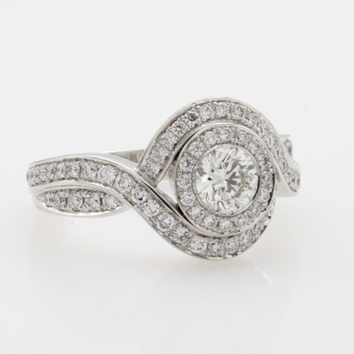 26969955b - Ring mit Brillanten, WG 750/000, geschwungenes, überkreuztes Design, 1 Brill. ca. 0.50 ...