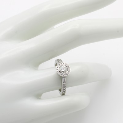 26969960a - Ring mit Brillanten, WG 750/000, mittig gef. Brill. ca. 0.53 ct Weiß/si, 36 ...