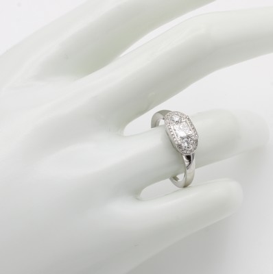26969964a - Ring mit Diamant und Brillanten, WG 750/000,1 Diam. im Princess-Cut ca. 0.44 ct feines ...