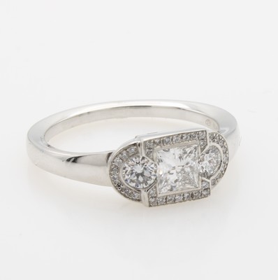 26969964b - Ring mit Diamant und Brillanten, WG 750/000,1 Diam. im Princess-Cut ca. 0.44 ct feines ...