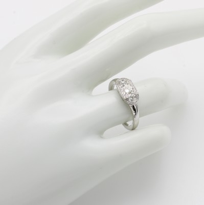 26969969a - Ring mit Diamant und Brillanten, WG 750/000,1 Diam. im Princess-Cut ca. 0.51 ct ...
