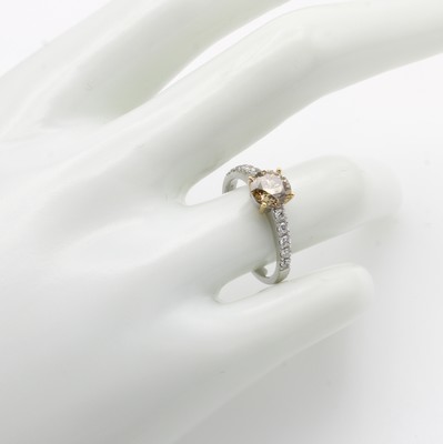 26969974a - Ring mit Brillanten, WG/RG 750/000, 1 Brill.ca. 1.22 ct orange-brown/si, Besatzbrill. ...