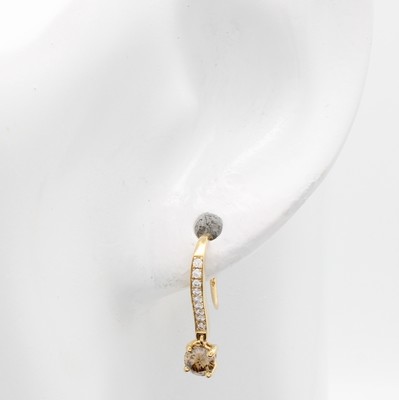 26969975a - Paar Ohrhaken mit Brillanten, RG 750/000, 2 Brill. als Abhängungen zus. ca. 0.56 ct ...