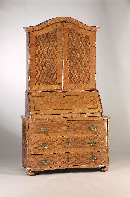 Image 26969976 - Barocker Tabernakelsekretär a trois corps, Schweiz wohl Bern, um 1750/60, Aufsatz ...