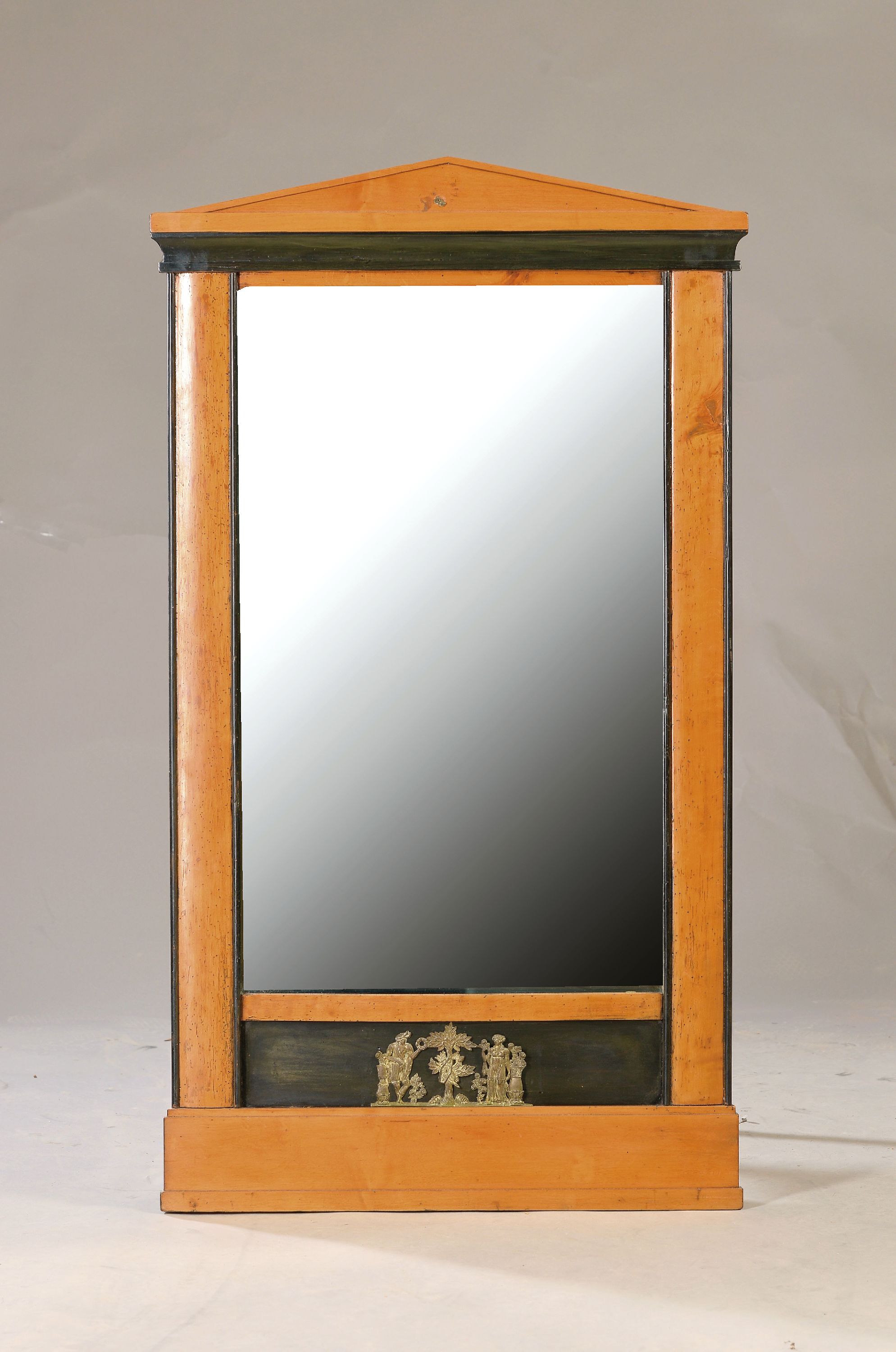 Image 26970009 - Biedermeierspiegel, um 1820/30, Nußbaum, Zierelemente geschwärzt, Messingapplikationen ...