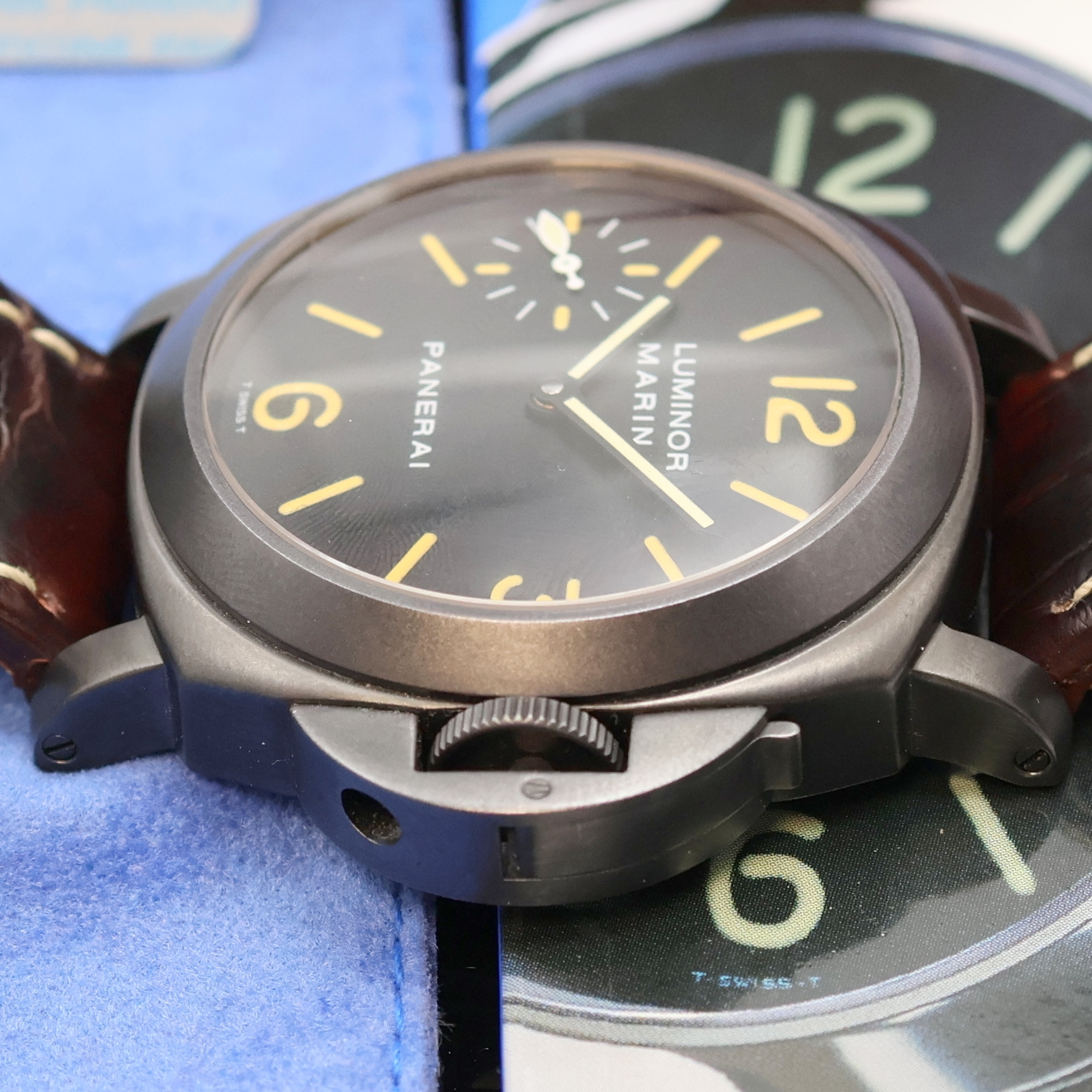Detail d: PANERAI auf 1.500 Stück limitierte Herrenarmbanduhr Luminor Marina aus der Serie A Referenz PAM00004, Handaufzug, PVD-beschichtetes Edelstahlgeh. ...