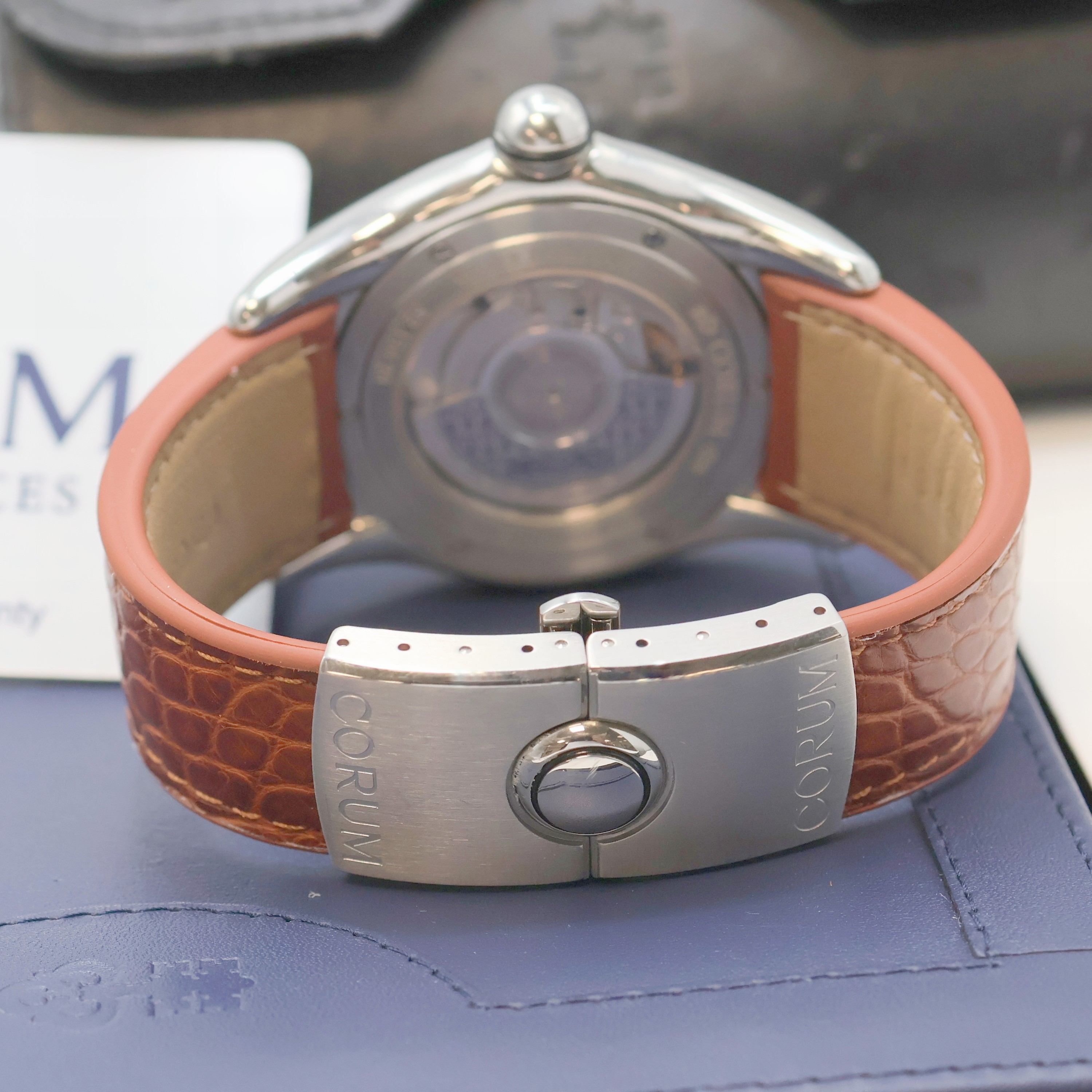 Detail c: CORUM Herrenarmbanduhr Bubble Referenz 82.150.20, Automatik, Edelstahlgeh. inkl. orig. Lederband m. dopp. Faltschl., beids. vergl., Boden 6-fach ...
