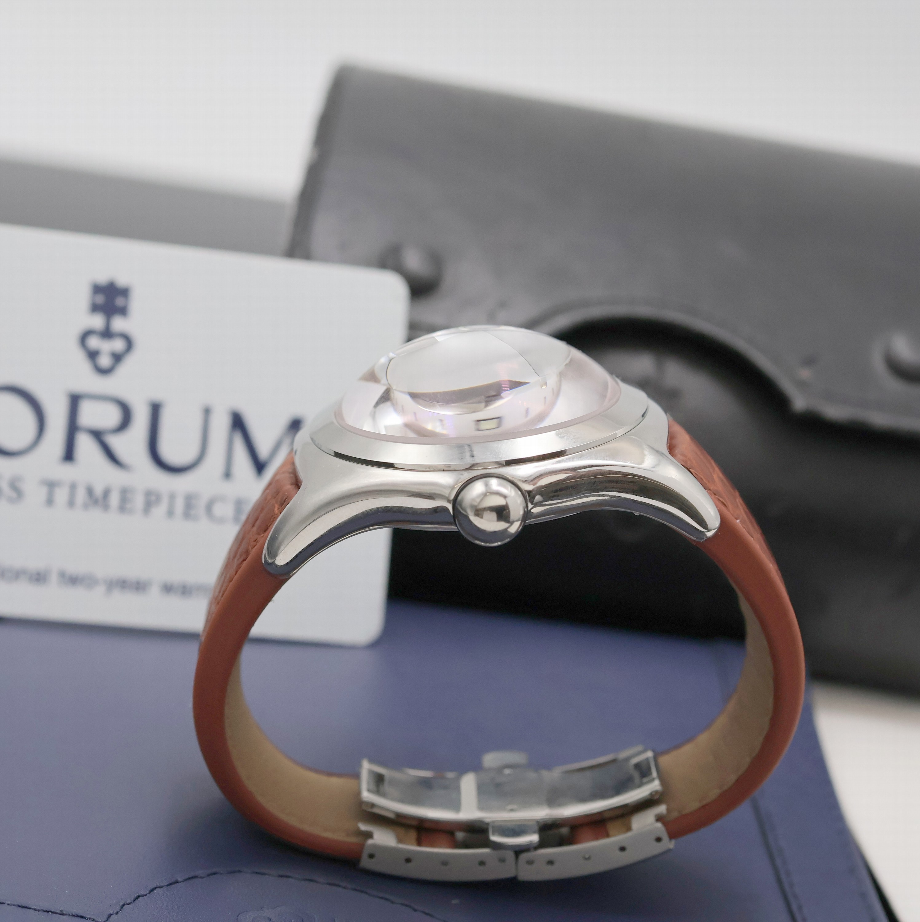 Detail d: CORUM Herrenarmbanduhr Bubble Referenz 82.150.20, Automatik, Edelstahlgeh. inkl. orig. Lederband m. dopp. Faltschl., beids. vergl., Boden 6-fach ...
