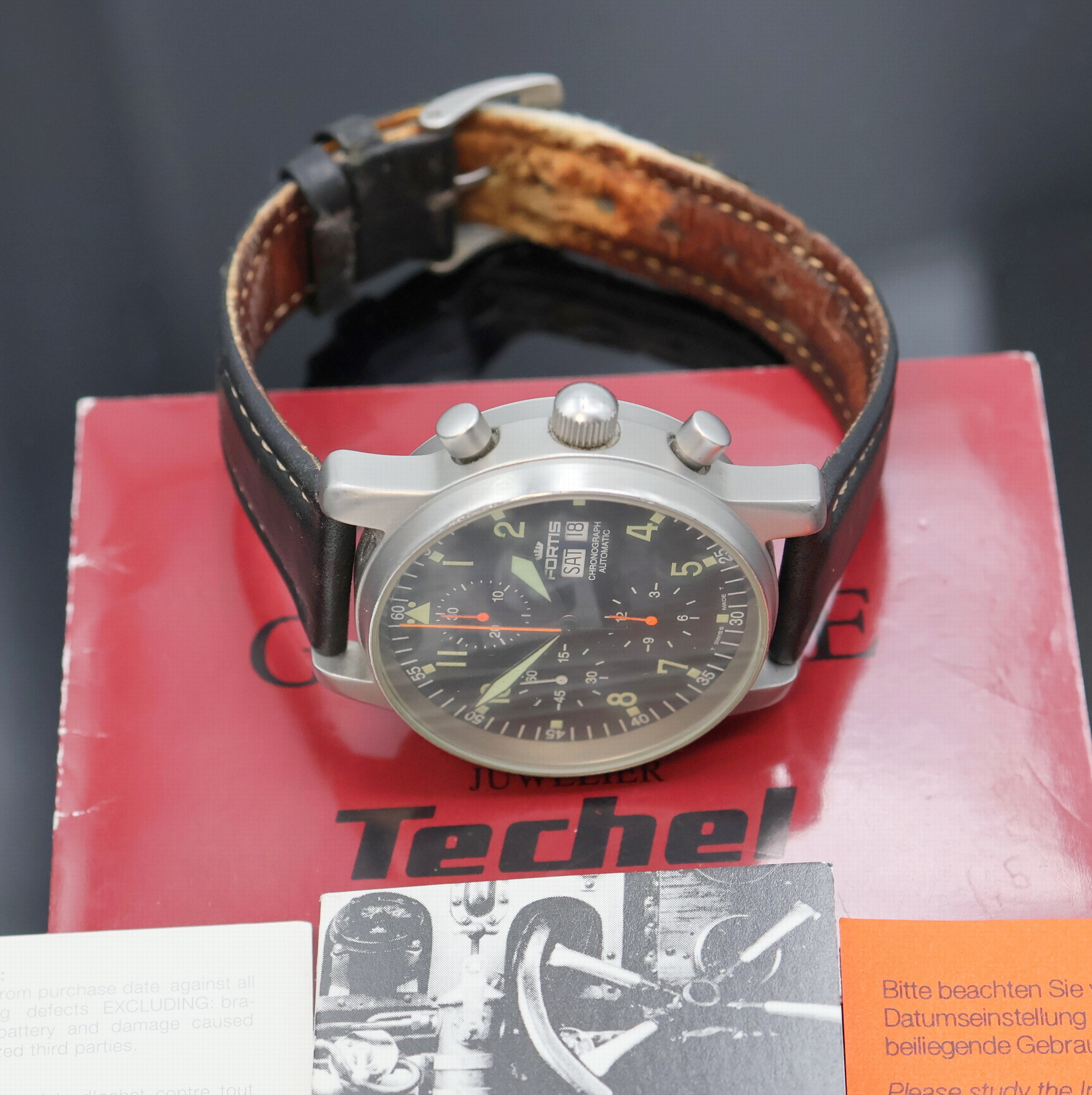 Detail c: FORTIS Armbandchronograph Referenz 597.10.141, Automatik, Edelstahlgeh., Boden verschr., Lederband (zu ers.) m. orig. Dornschl., schwarzes Zifferbl. ...