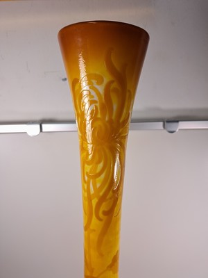 26970005g - Große Langhalsvase, Emile Gallé, um 1900, farbloses Glas, innen ...