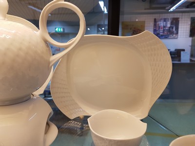 26970038e - Kaffeeservice, Meissen, Modell Wellenspiel, Weißporzellan, Reliefzier, 6 Teetassen ...