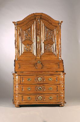 Image 26970043 - Barock-Sekretär, um 1730/50, Kirschbaum massiv, dreischübige Kommode an den ...