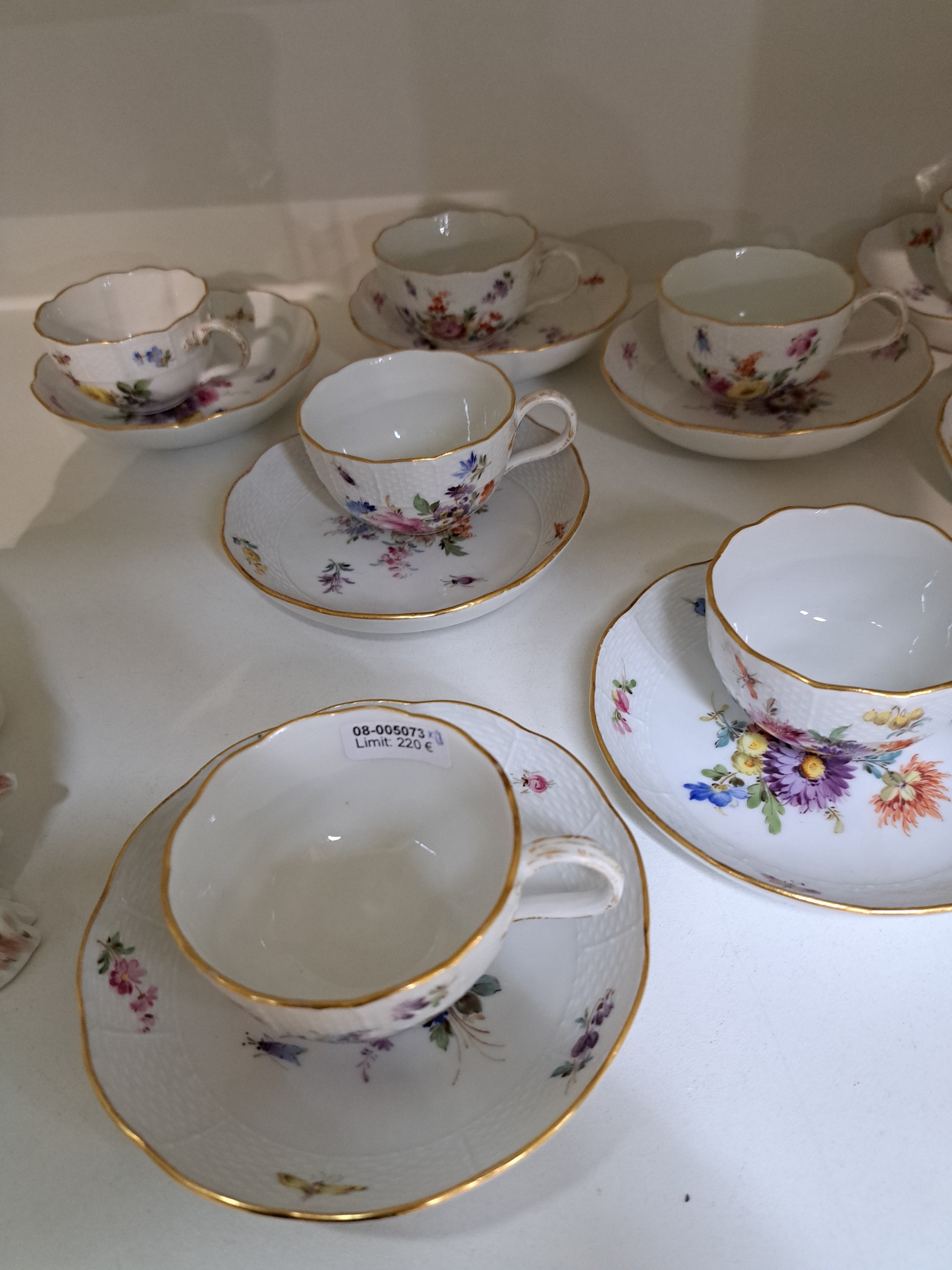 Detail c: 9 Mokkatassen mit UT, Meissen, um 1900, Form Neuer Ausschnitt, Blumenmalerei alte Manier mit Insekten, Goldrand,Knauf Schwertermarke, Alterssp.