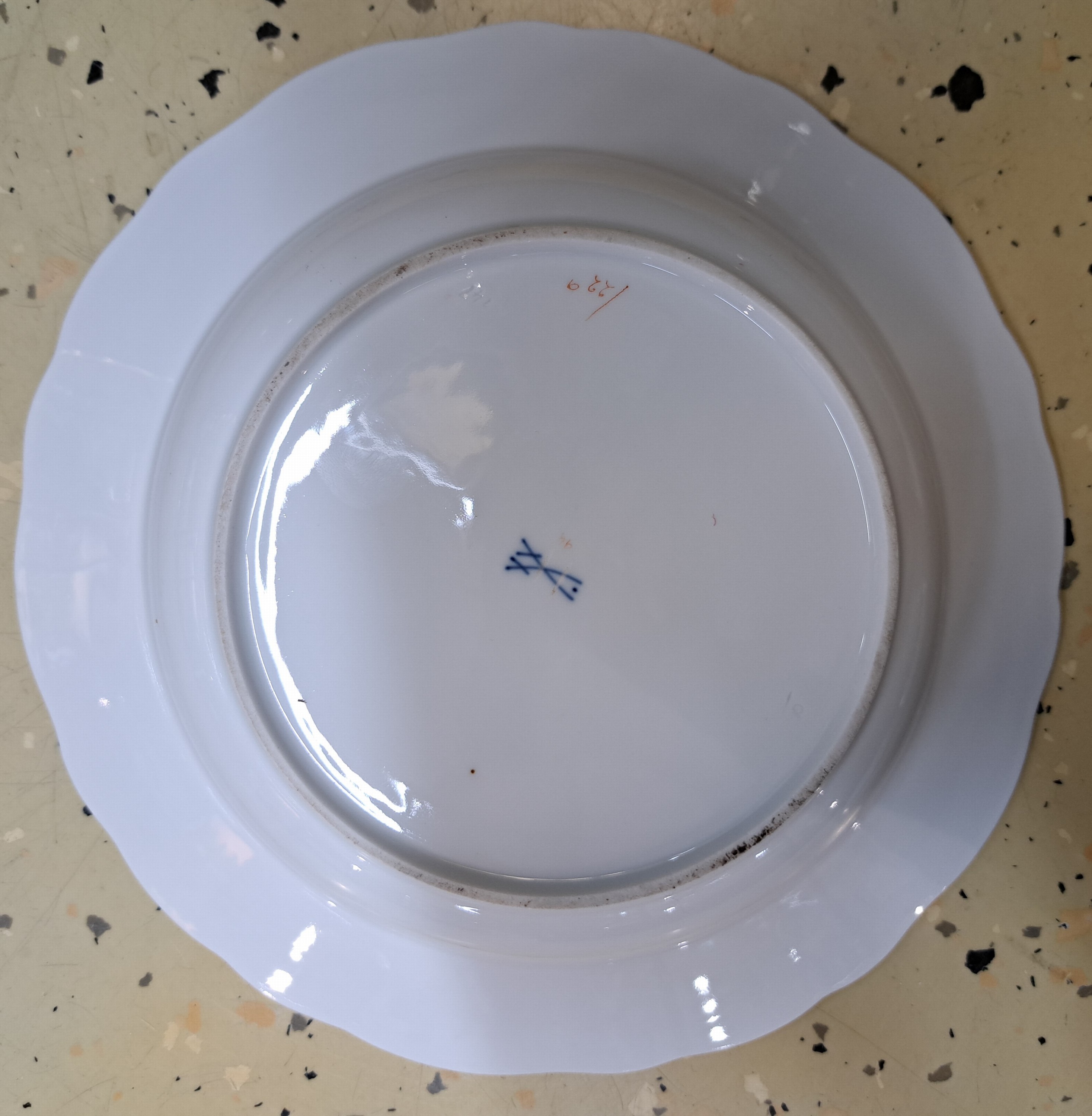 Detail f: Serviceteile, Meissen, 1924-34, 2.Wahl, Porzellan, Blume I, ohne Goldrand, 6 flache Teller D. 21 cm, 6 tiefe Teller D. 23,5 cm, 5 Menüteller D. 25 ...
