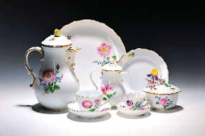 Image 26970456 - Kaffeeservice, Meissen, 20.Jh., z.T. 2.Wahl, Porzellan, Goldrand, Blume I, 7 ...