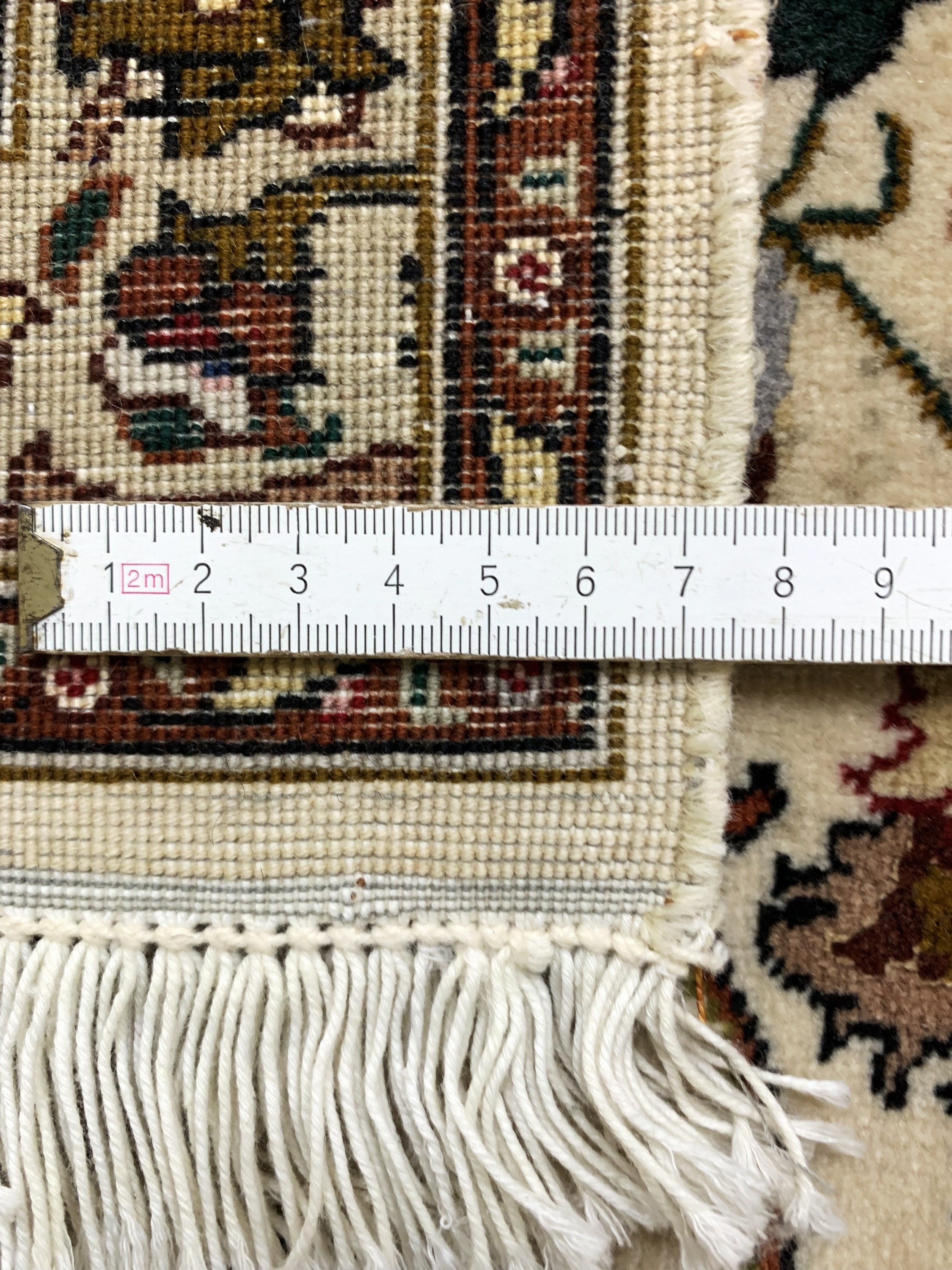 Detail h: Täbriz fein(50 Raj), Persien, Ende 20.Jhd, Korkwolle mit Seide, ca. 298 x 208 cm, ca. 500.000 Kn/qm, Reinigungsbedürftig, EHZ: 2
