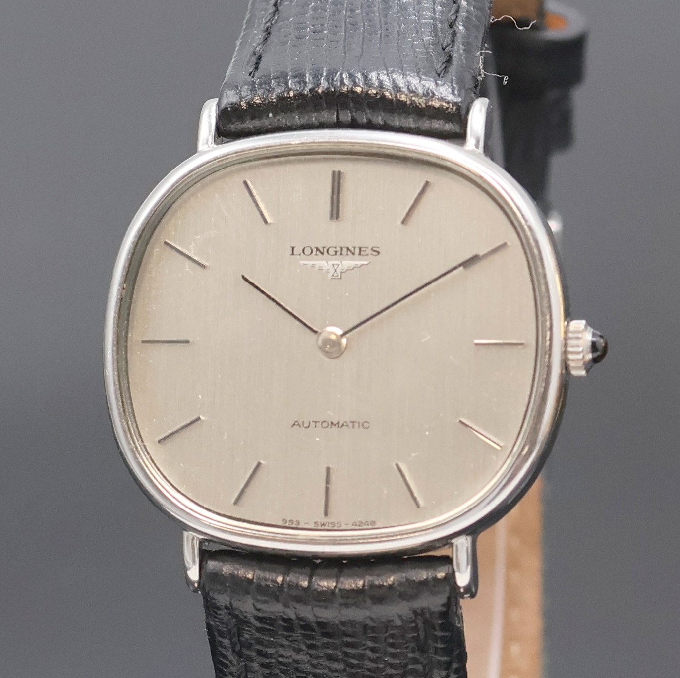 Detail a: LONGINES 2 Armbanduhren in Stahl /vergoldet, Schweiz um 1980/1990, Automatik/Handaufzug, 2-teil. Geh., Stahlböden aufgedr., 1) Automatik, ovales ...