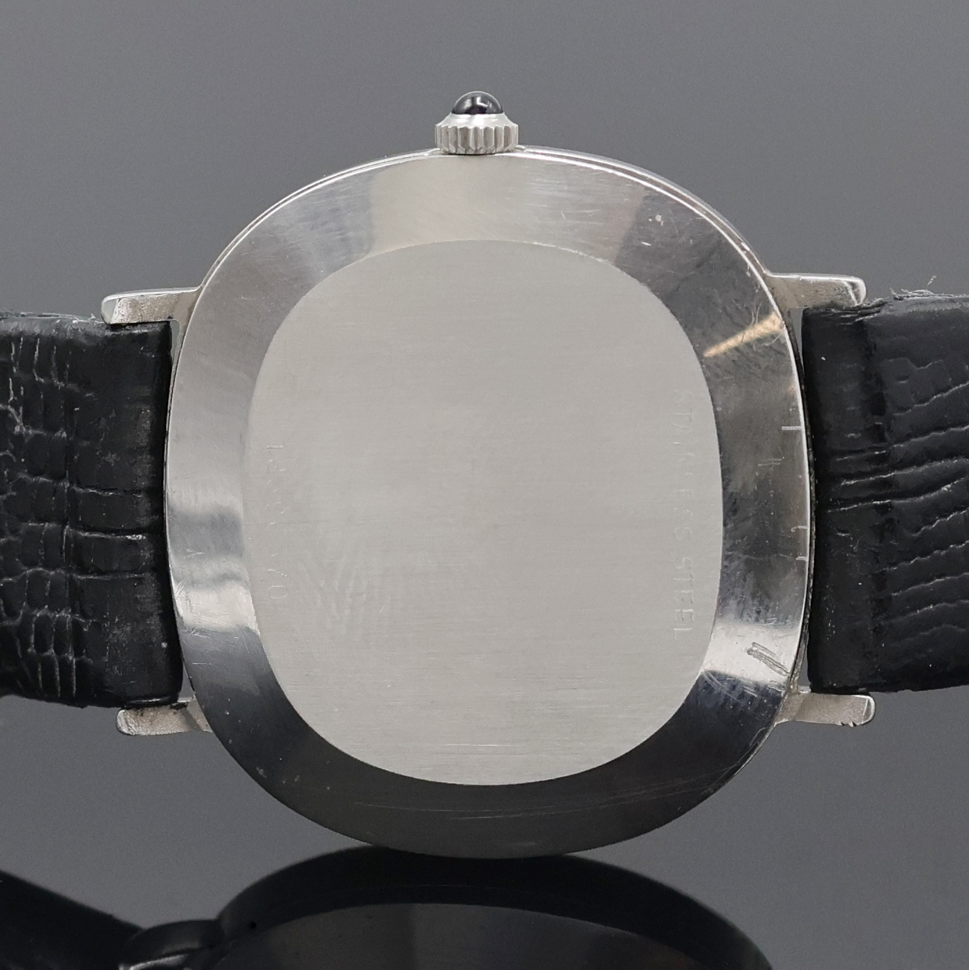 Detail e: LONGINES 2 Armbanduhren in Stahl /vergoldet, Schweiz um 1980/1990, Automatik/Handaufzug, 2-teil. Geh., Stahlböden aufgedr., 1) Automatik, ovales ...