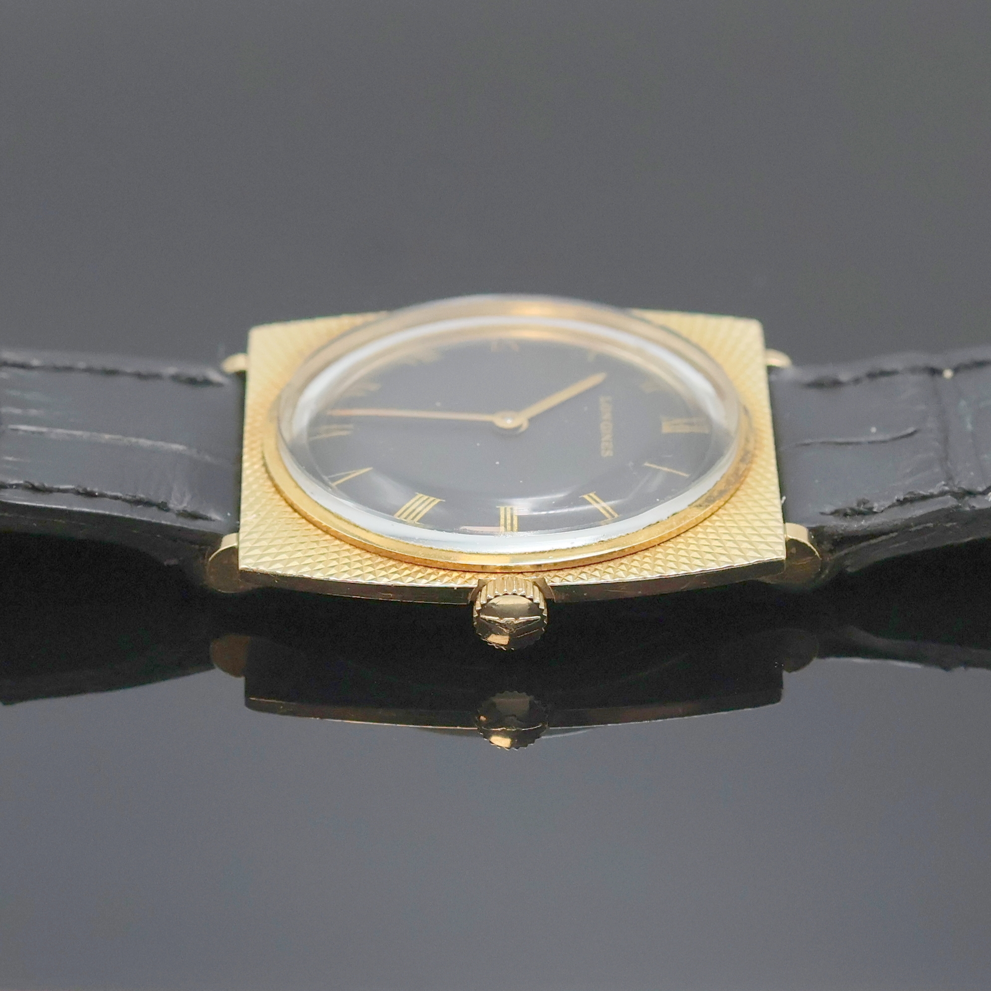 Detail e: LONGINES Armbanduhr in GG 585/000 für den amerikanischen Markt, Schweiz/USA um 1970, Handaufzug, 2-teil. Geh., guill. Front, Boden aufgedr., ...