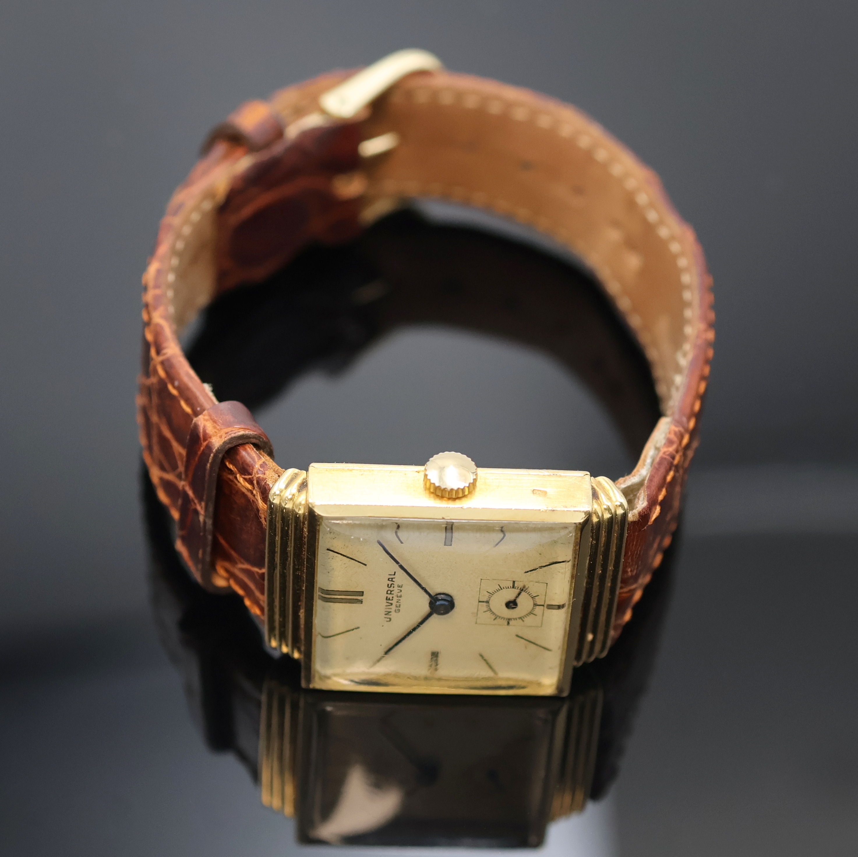 Detail c: UNIVERSAL Geneve quadratische Armbanduhr mit verdeckten Anstößen in GG 750/000 Referenz 6196, Schweiz um 1940, Handaufzug, 2-teil. Geh., Boden ...