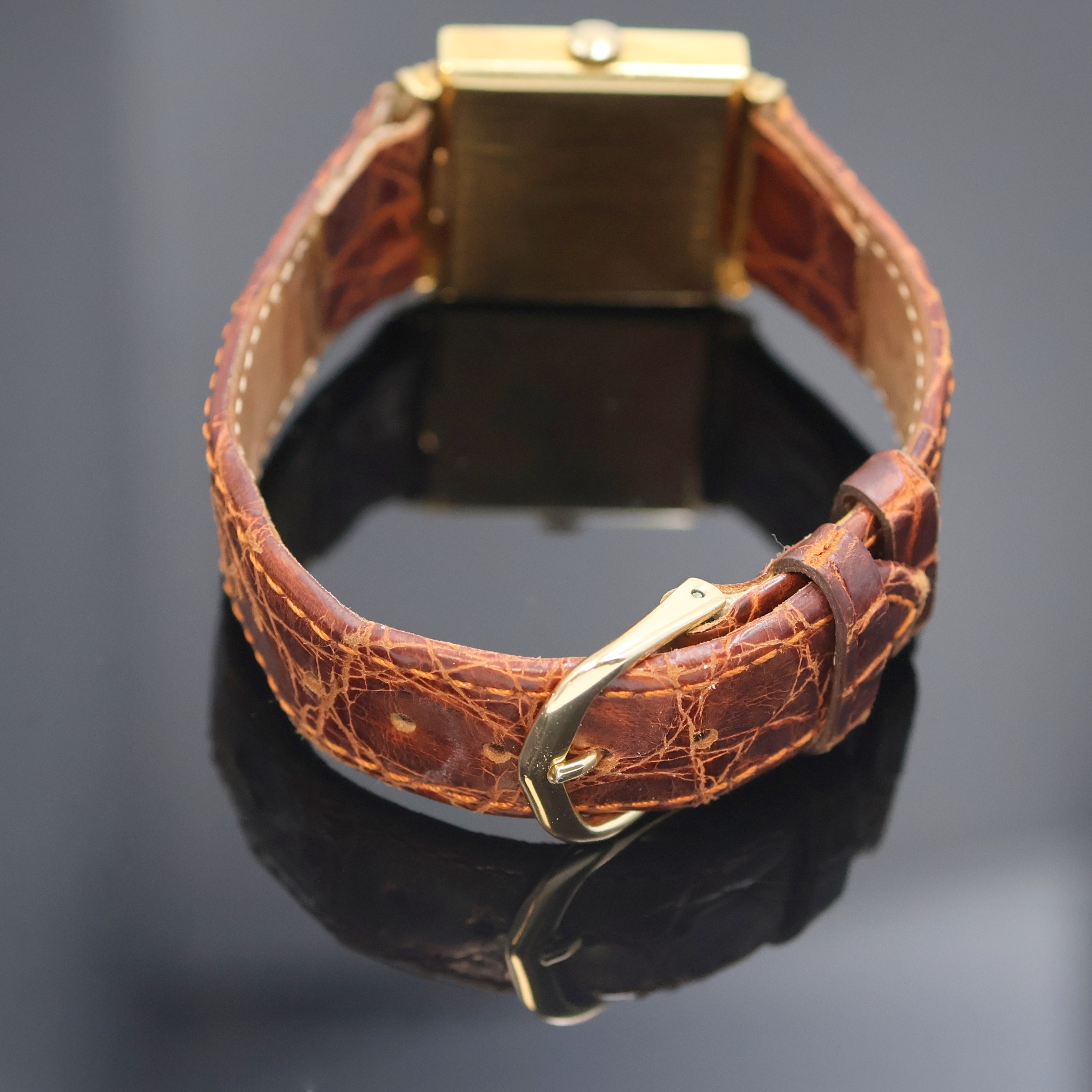 Detail d: UNIVERSAL Geneve quadratische Armbanduhr mit verdeckten Anstößen in GG 750/000 Referenz 6196, Schweiz um 1940, Handaufzug, 2-teil. Geh., Boden ...
