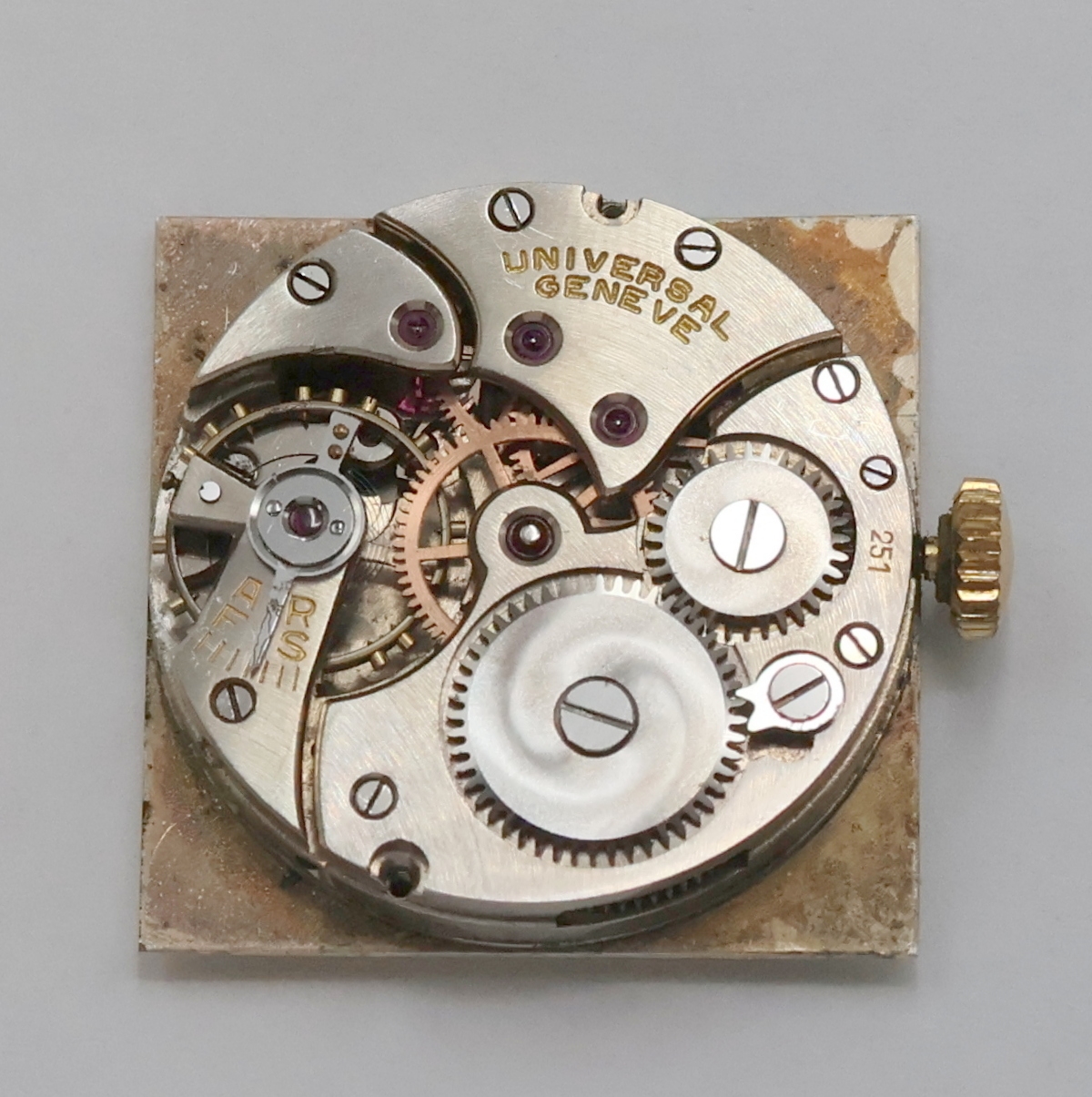 Detail g: UNIVERSAL Geneve quadratische Armbanduhr mit verdeckten Anstößen in GG 750/000 Referenz 6196, Schweiz um 1940, Handaufzug, 2-teil. Geh., Boden ...