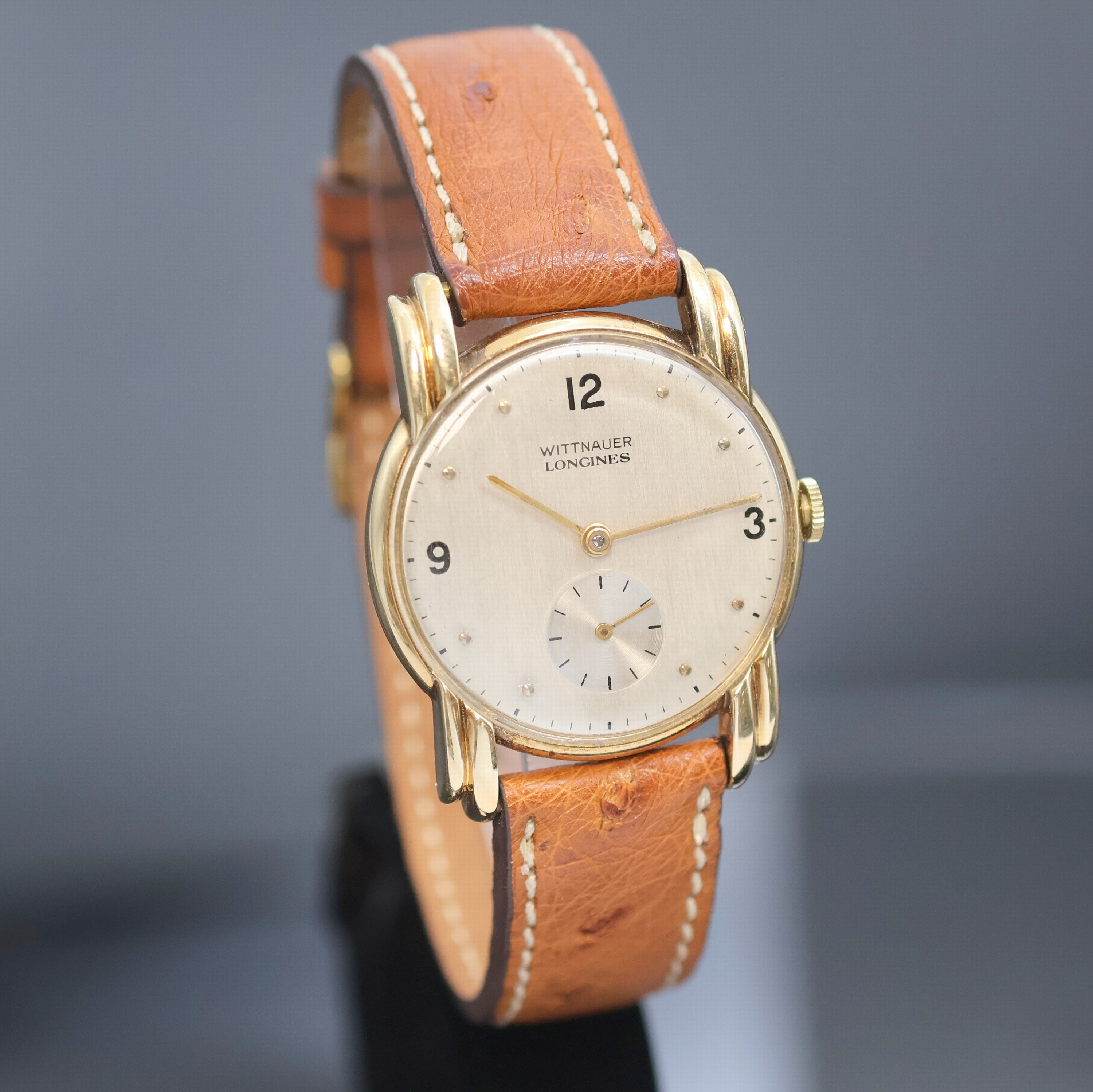 Detail b: WITTNAUER Armbanduhr in GG 750/000 mit restauriertem Zifferblatt, Schweiz um 1945, Handaufzug, 2-teil. Geh. m. ausgefallenen Anstößen, Boden ...