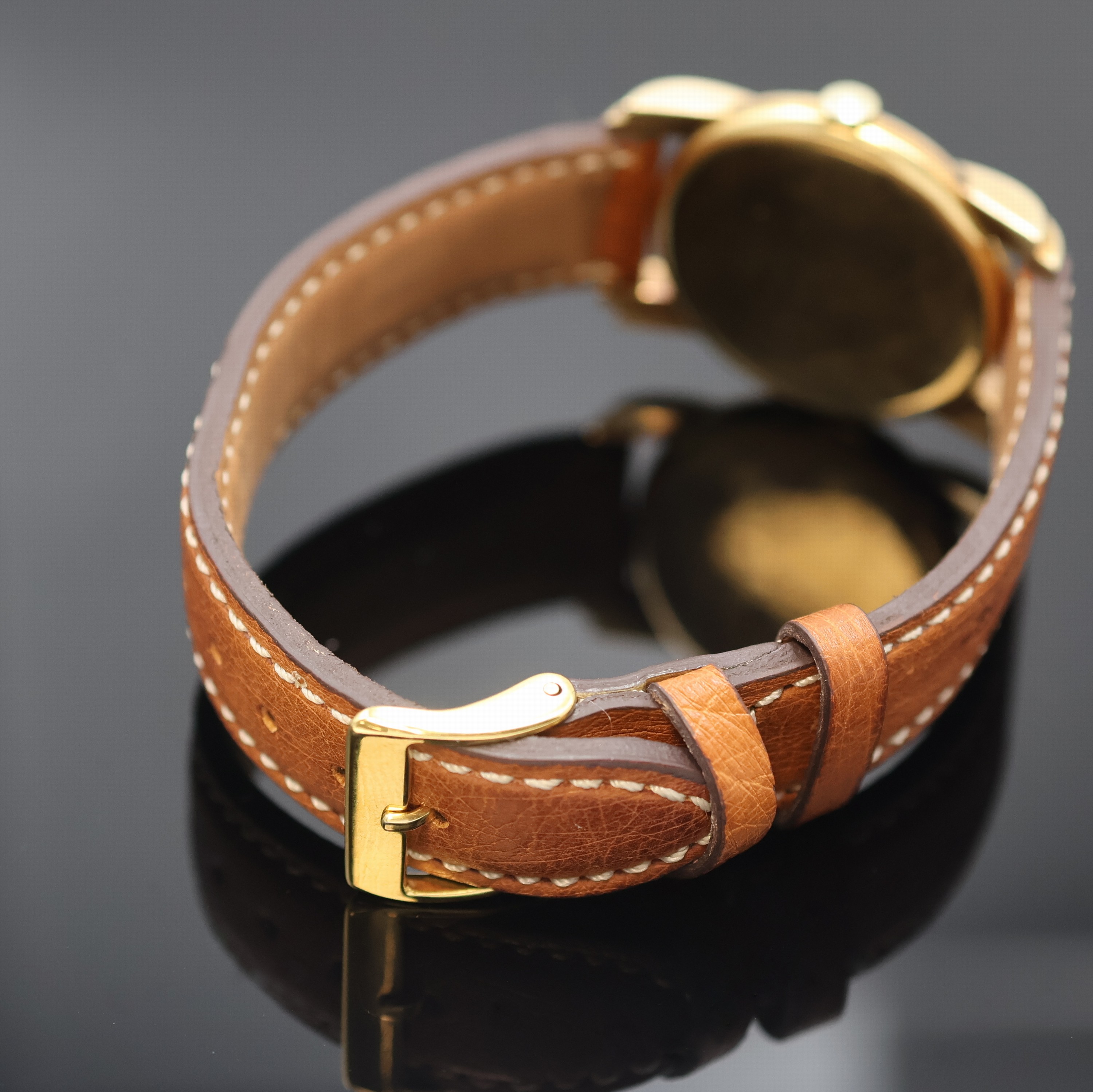 Detail d: WITTNAUER Armbanduhr in GG 750/000 mit restauriertem Zifferblatt, Schweiz um 1945, Handaufzug, 2-teil. Geh. m. ausgefallenen Anstößen, Boden ...