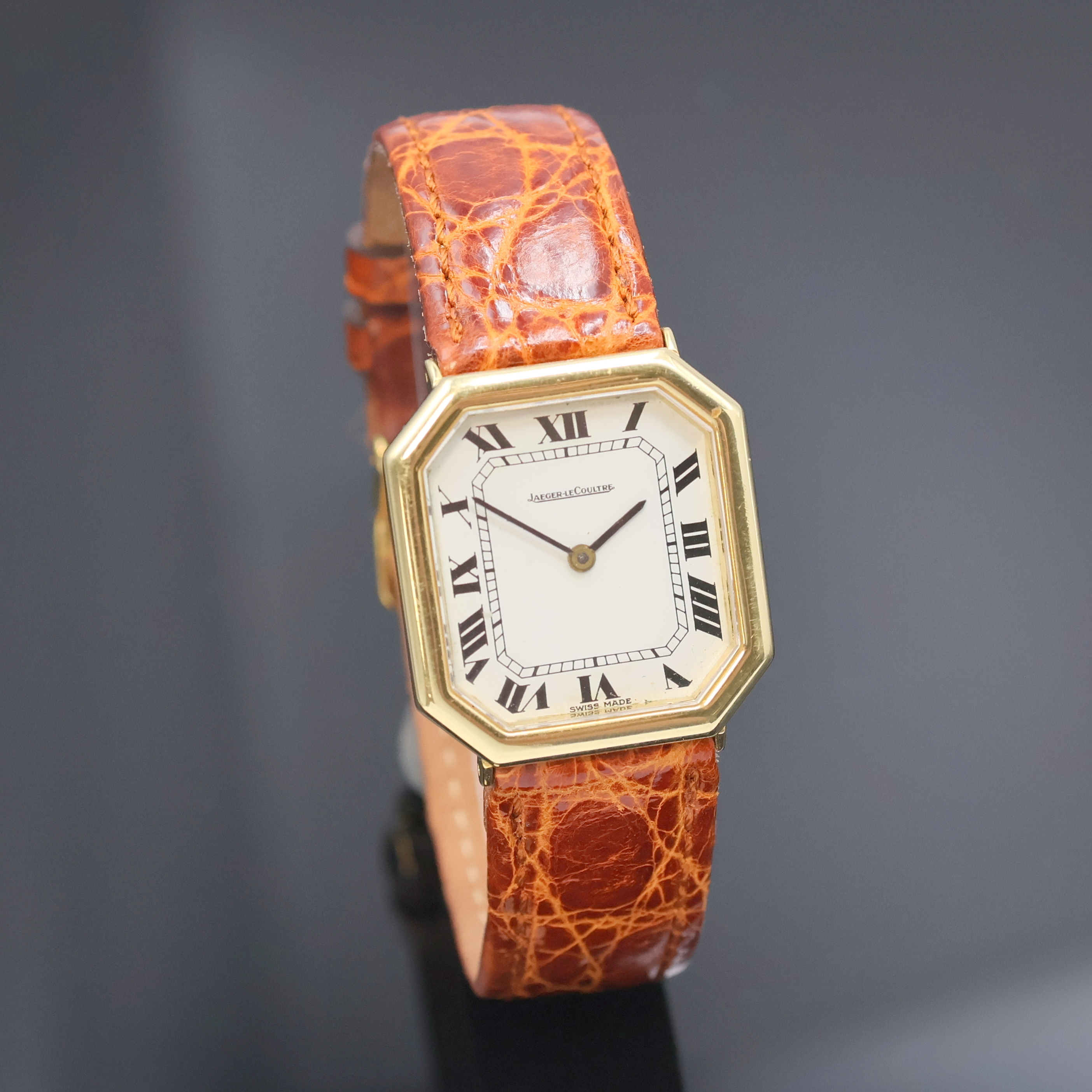 Detail b: Jaeger-LeCoultre 8-eckige Armbanduhr in GG 750/000 Referenz 9101, Schweiz um 1980, Handaufzug, 2-teil. Geh., Boden aufgedr., orig. Krone, weißes ...