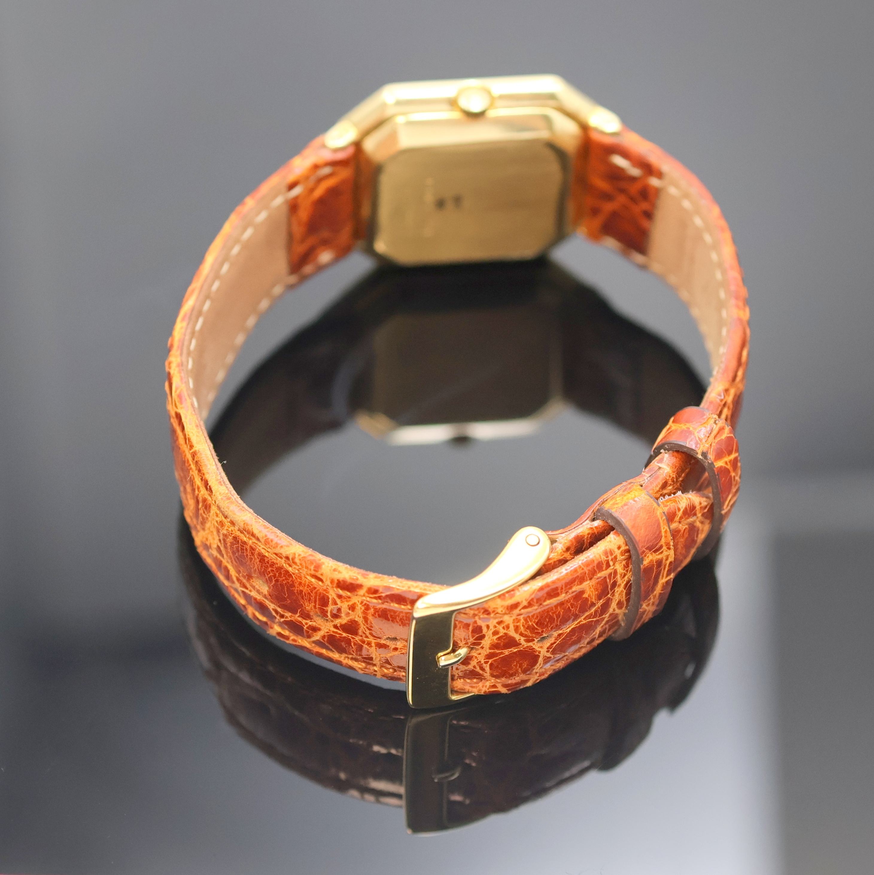 Detail d: Jaeger-LeCoultre 8-eckige Armbanduhr in GG 750/000 Referenz 9101, Schweiz um 1980, Handaufzug, 2-teil. Geh., Boden aufgedr., orig. Krone, weißes ...