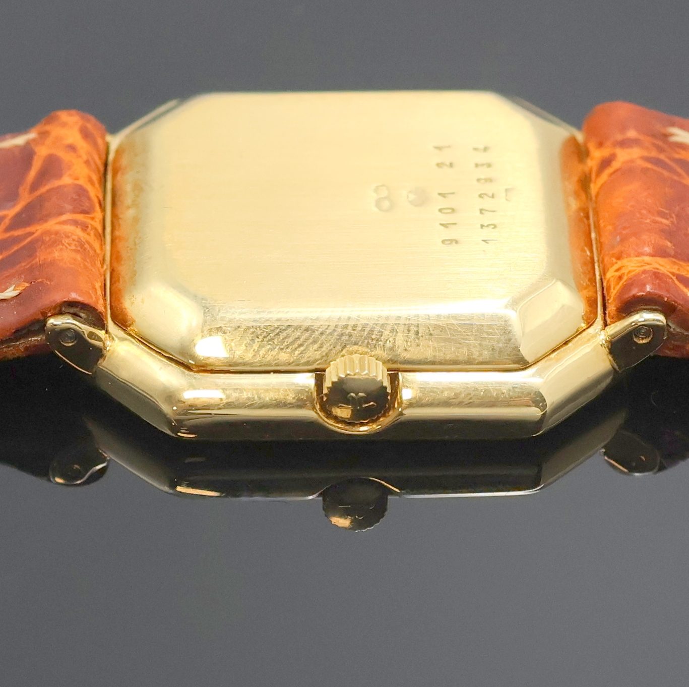 Detail e: Jaeger-LeCoultre 8-eckige Armbanduhr in GG 750/000 Referenz 9101, Schweiz um 1980, Handaufzug, 2-teil. Geh., Boden aufgedr., orig. Krone, weißes ...