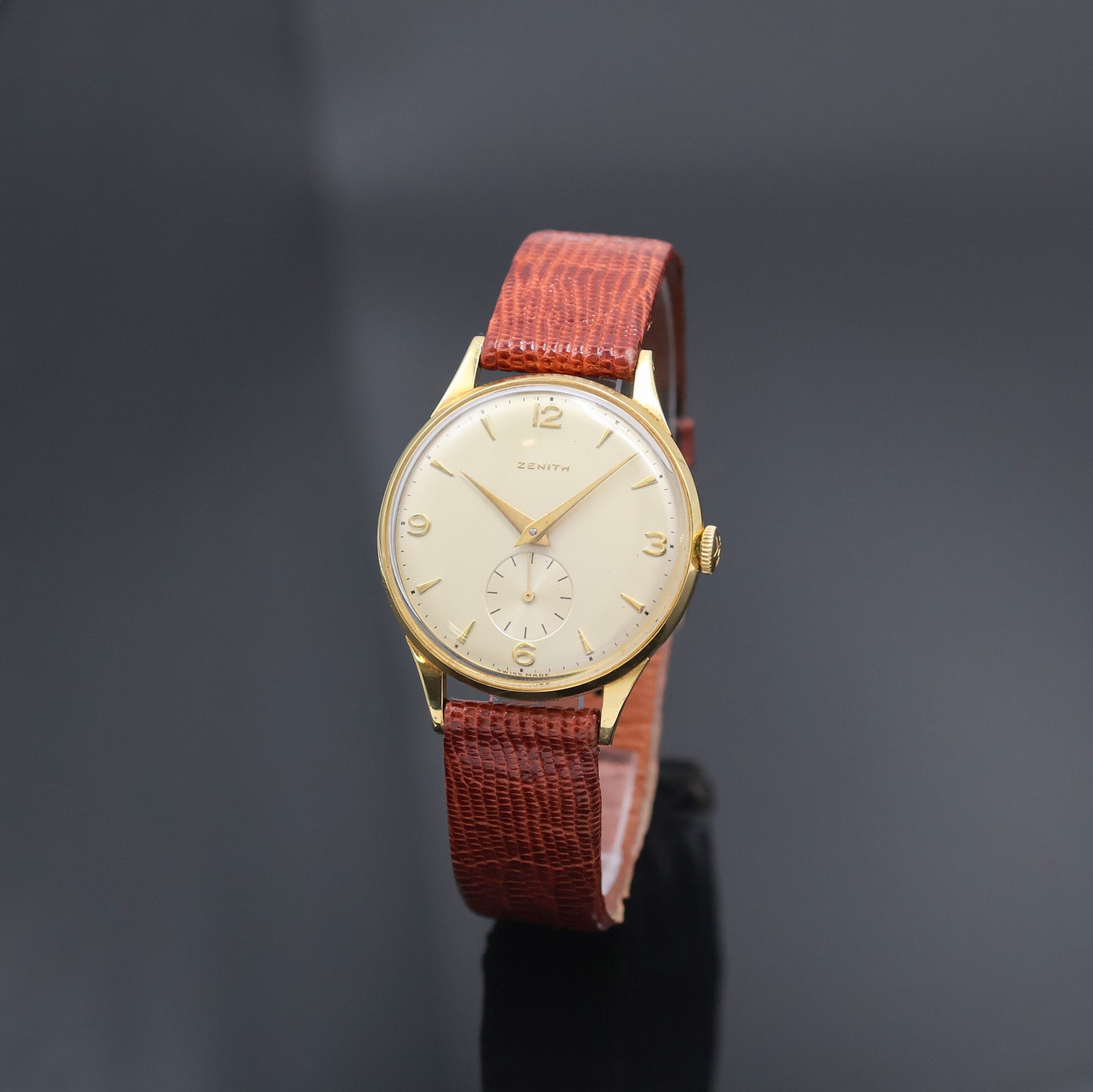 ZENITH Armbanduhr in GG 750/000, Schweiz um 1950, Handaufzug, 2-teil. Geh., Boden aufgedr., orig. Krone, versilb. Zifferbl., gold. Indizes u. Zahlen, ...