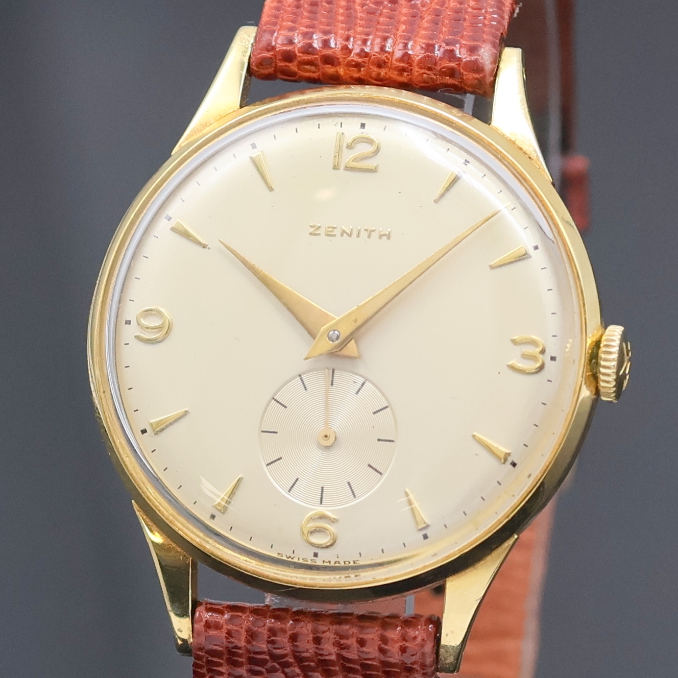 Detail a: ZENITH Armbanduhr in GG 750/000, Schweiz um 1950, Handaufzug, 2-teil. Geh., Boden aufgedr., orig. Krone, versilb. Zifferbl., gold. Indizes u. Zahlen, ...
