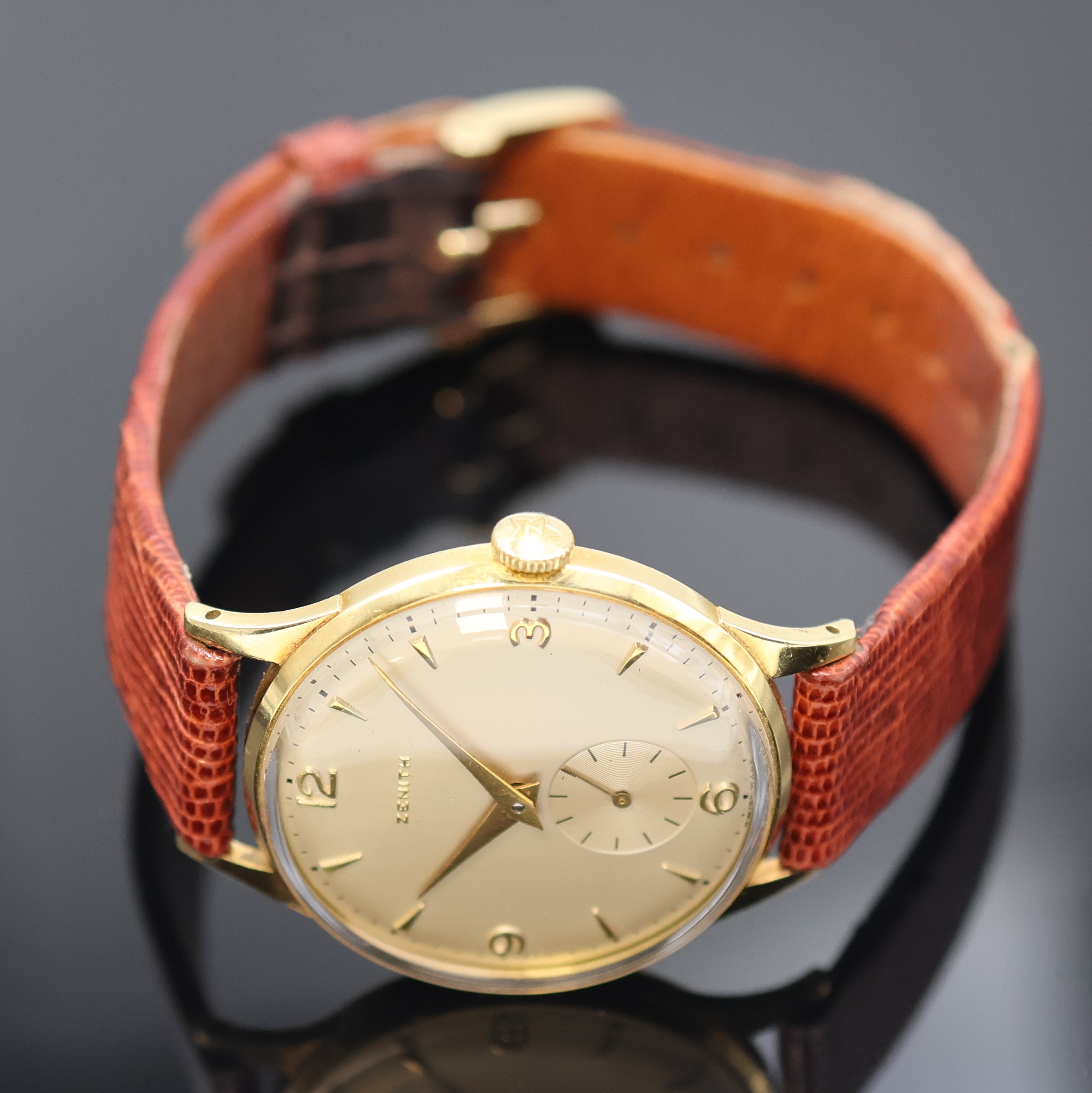 Detail c: ZENITH Armbanduhr in GG 750/000, Schweiz um 1950, Handaufzug, 2-teil. Geh., Boden aufgedr., orig. Krone, versilb. Zifferbl., gold. Indizes u. Zahlen, ...