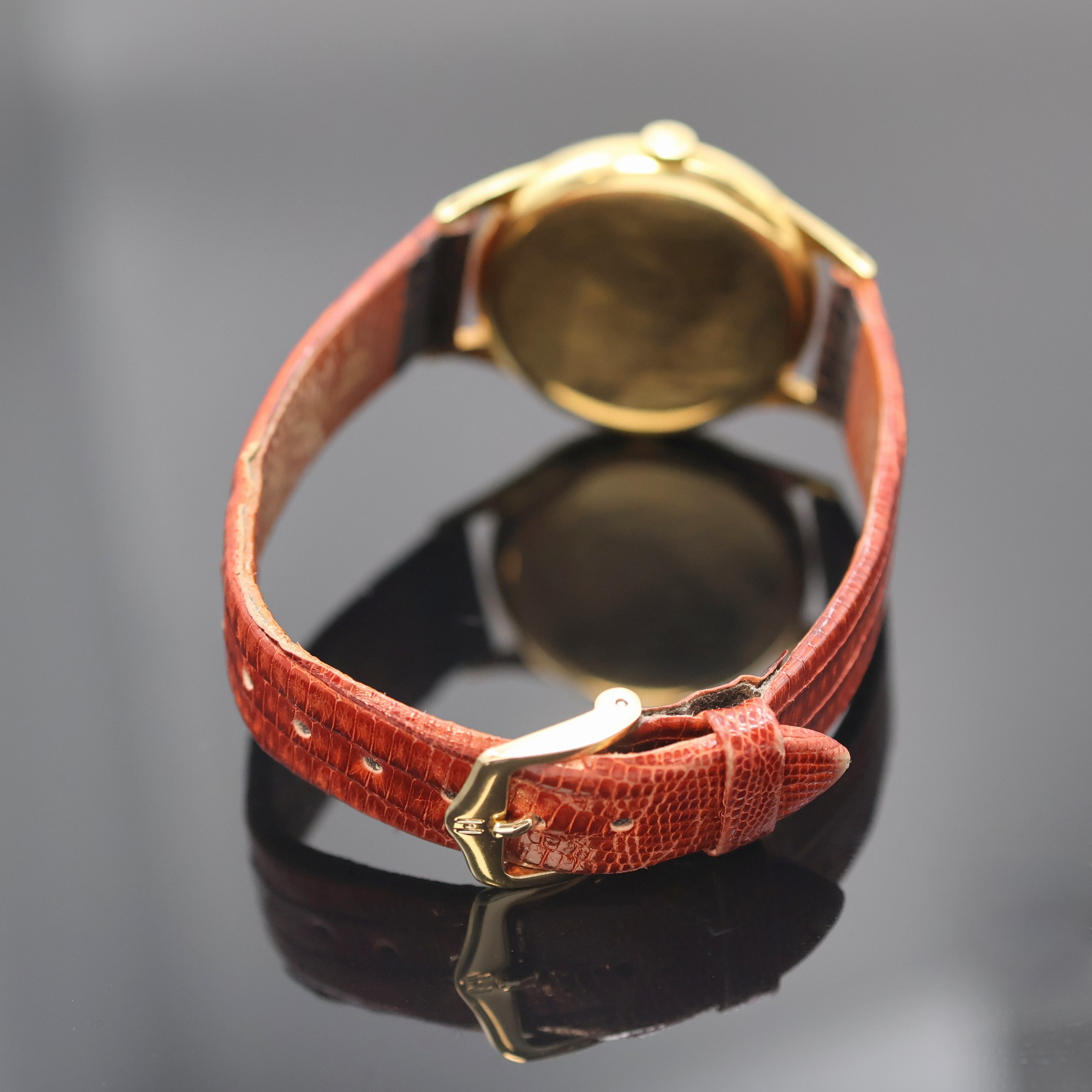 Detail d: ZENITH Armbanduhr in GG 750/000, Schweiz um 1950, Handaufzug, 2-teil. Geh., Boden aufgedr., orig. Krone, versilb. Zifferbl., gold. Indizes u. Zahlen, ...