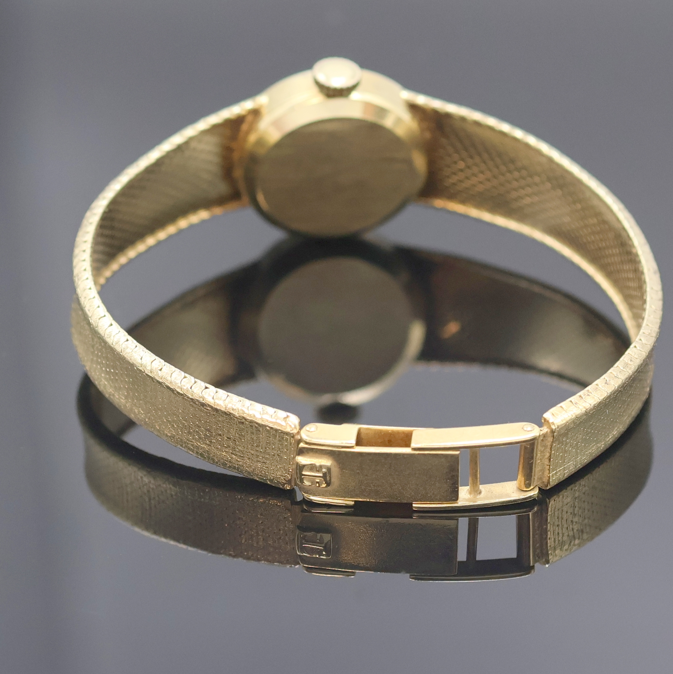 Detail b: TISSOT Damenarmbanduhr in GG 585/000, Schweiz um 1970, Handaufzug, 2-teil. Geh., Boden aufgedr., gold. Zifferbl., schwarze Zeiger, vernick. Werk Kal. ...