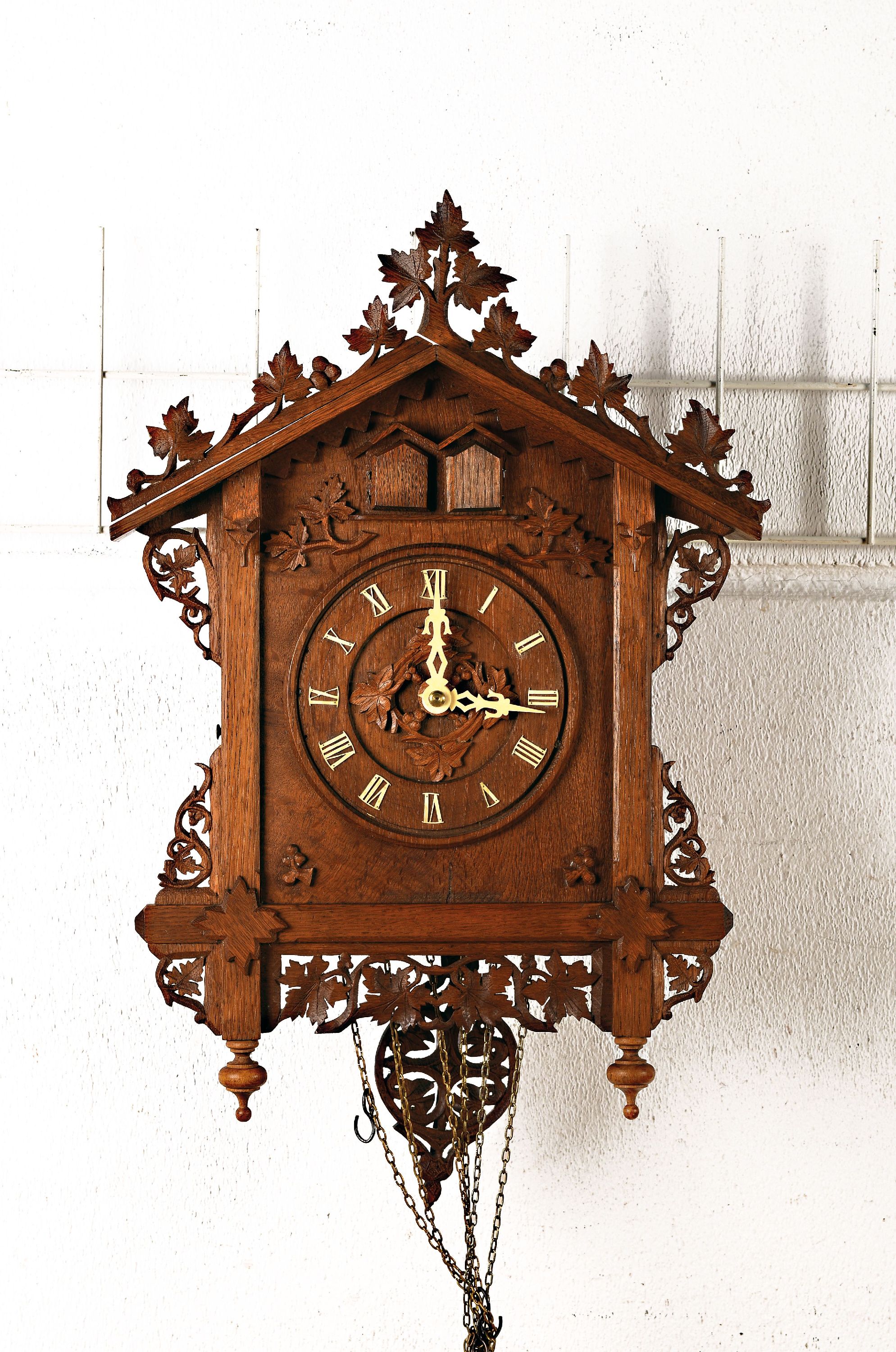 Image 26970915 - Kuckucksuhr mit Wachtelschlag, Schwarzwald, um 1880-90, im sog. Bahnhäusle-Stil, ...