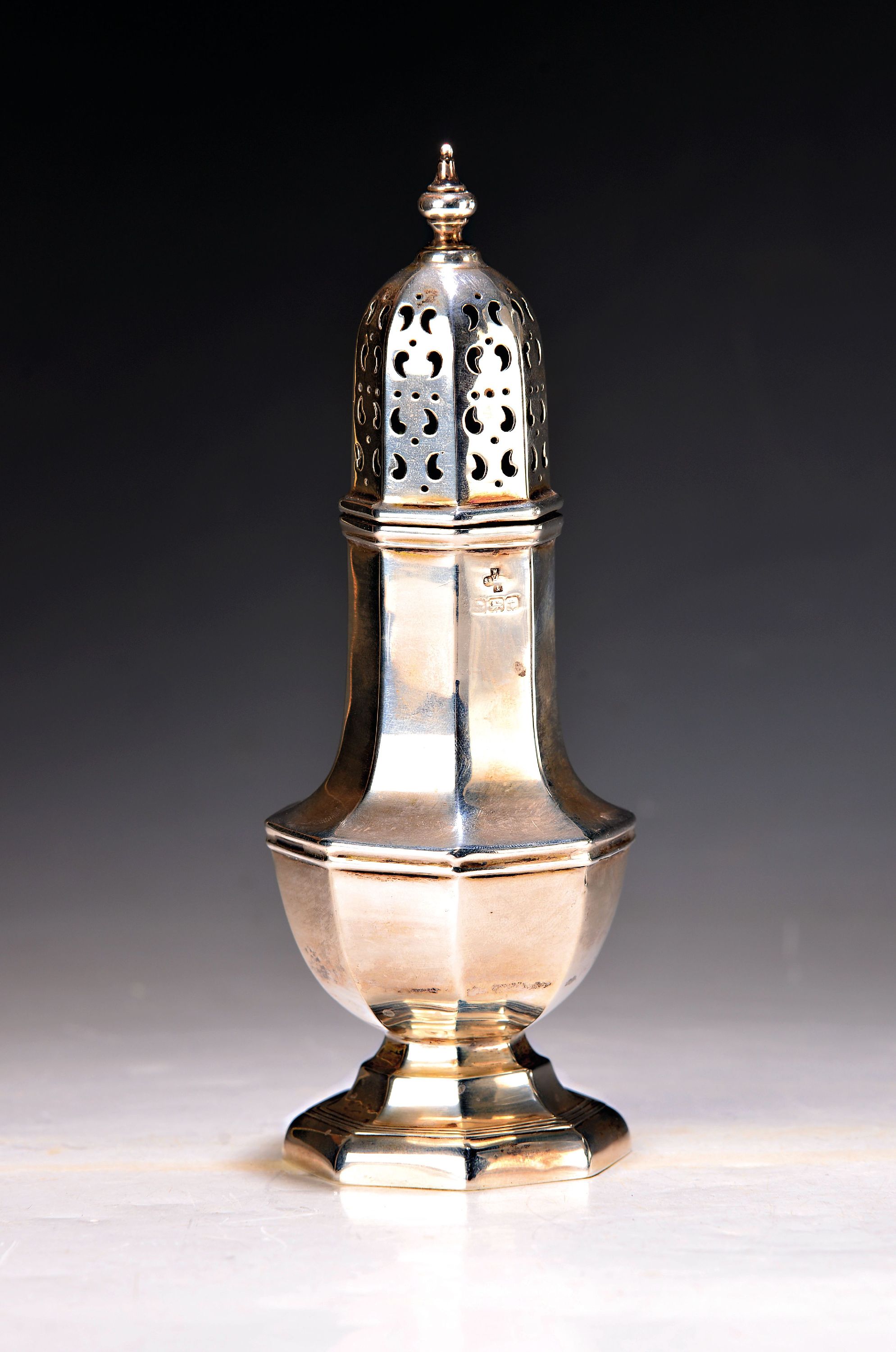 Salzstreuer, Birmingham, 1918, Silber, Meistermarke ungedeutet, H. 19cm, 126g